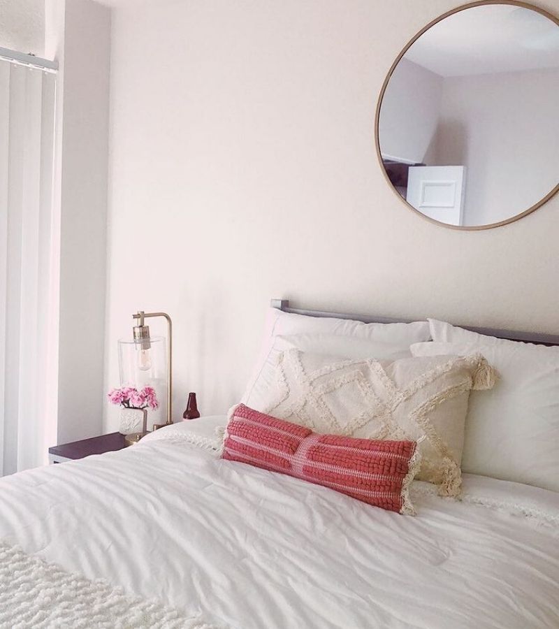 Put a Mirror Above Your Bed as College Students Bedroom Decorating Ideas