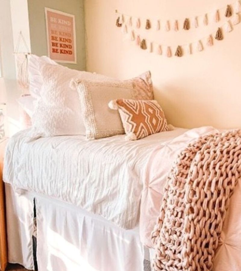 Neutral Colors as Dorm Room Idea