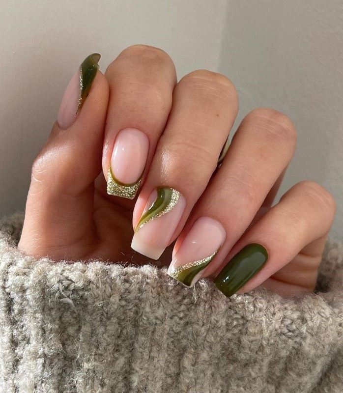 Sparkling Green Nails