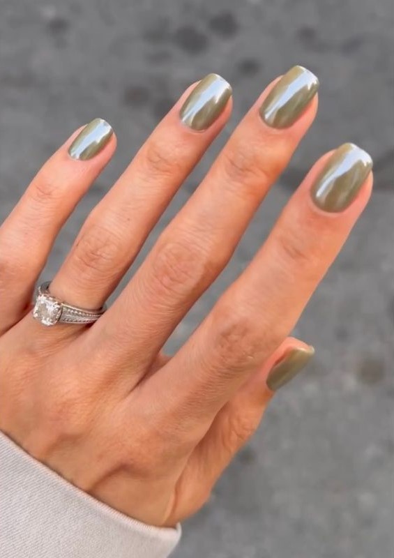 Green Chrome Nails 