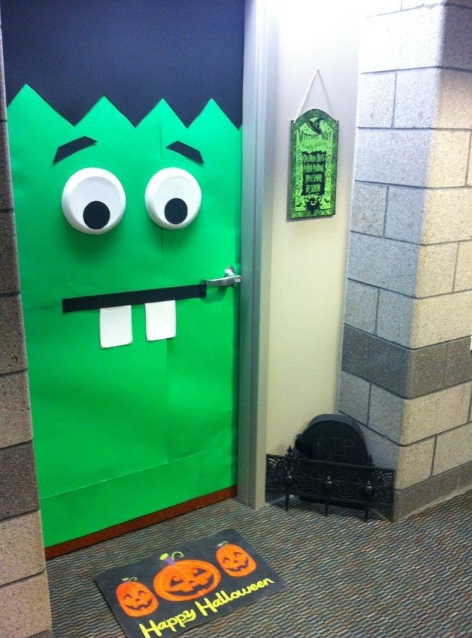 14 Best Halloween Dorm Door Decorations That Are Spooktacular 