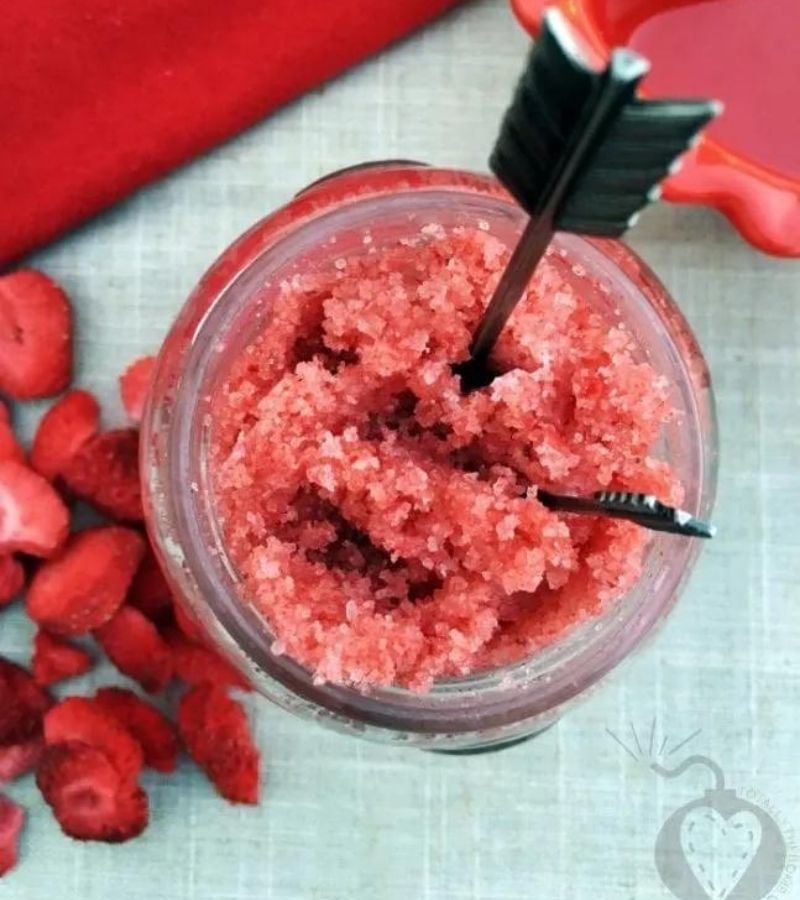 Cute DIY Valentine's Day Gifts For Her - strawberry sugar scrub 