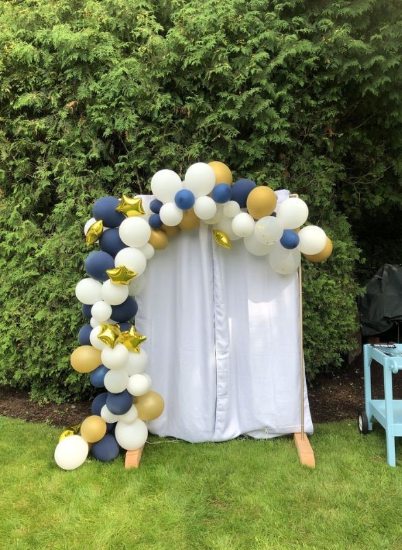 curtain balloon frame graduation photo booth ideas