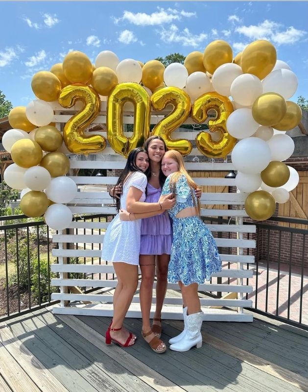 gold balloon backdrop ideas