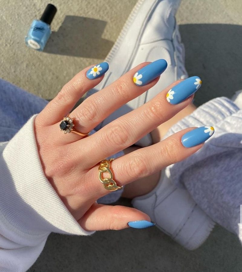 Blue Base With White Daises Around Edges - Spring Nails