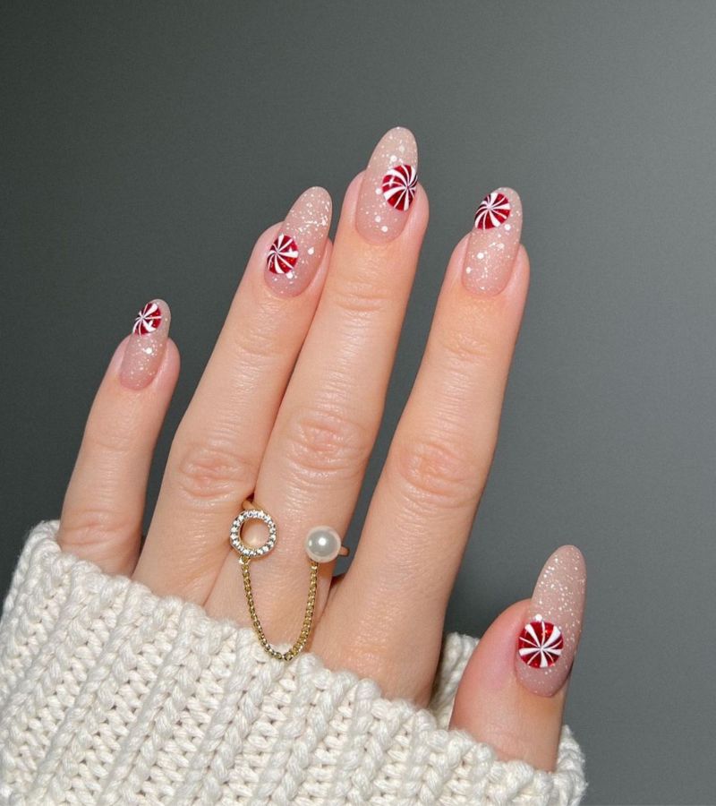 Peppermint snow - Christmas nail art
