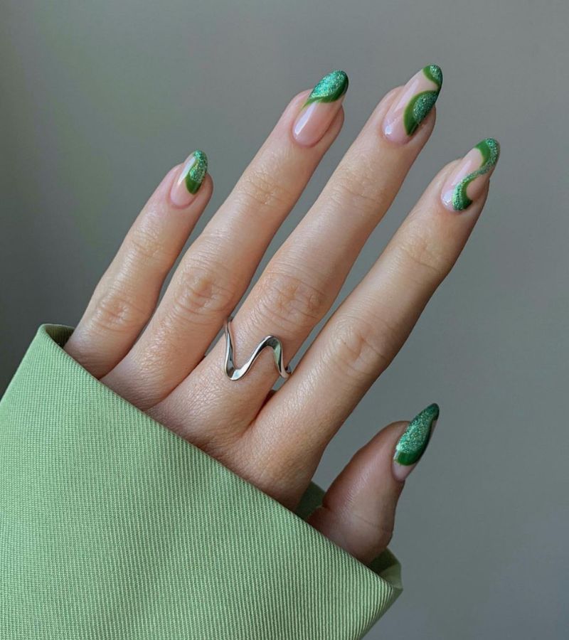 Festive Green Swirls - Christmas nail art