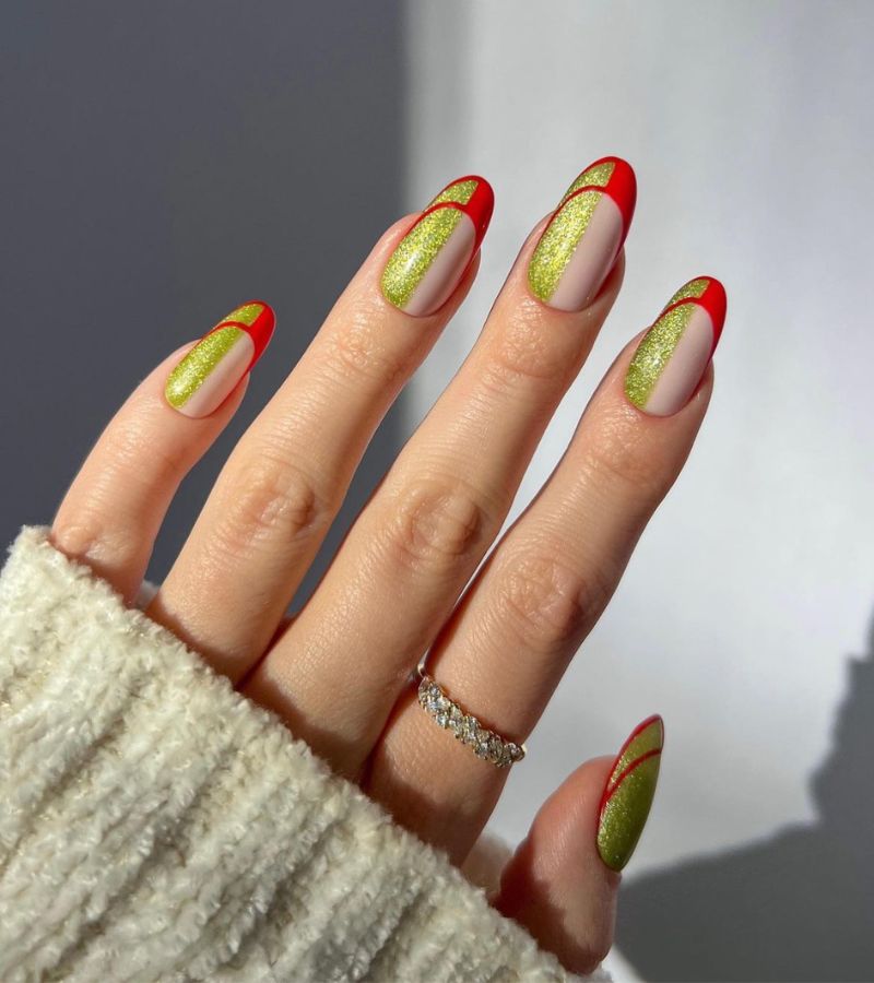 Grinch holiday nails 