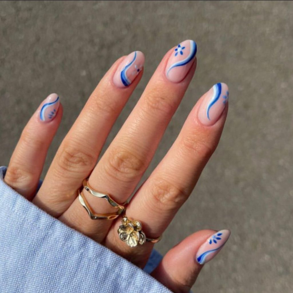 Blue swirls - short summer nails