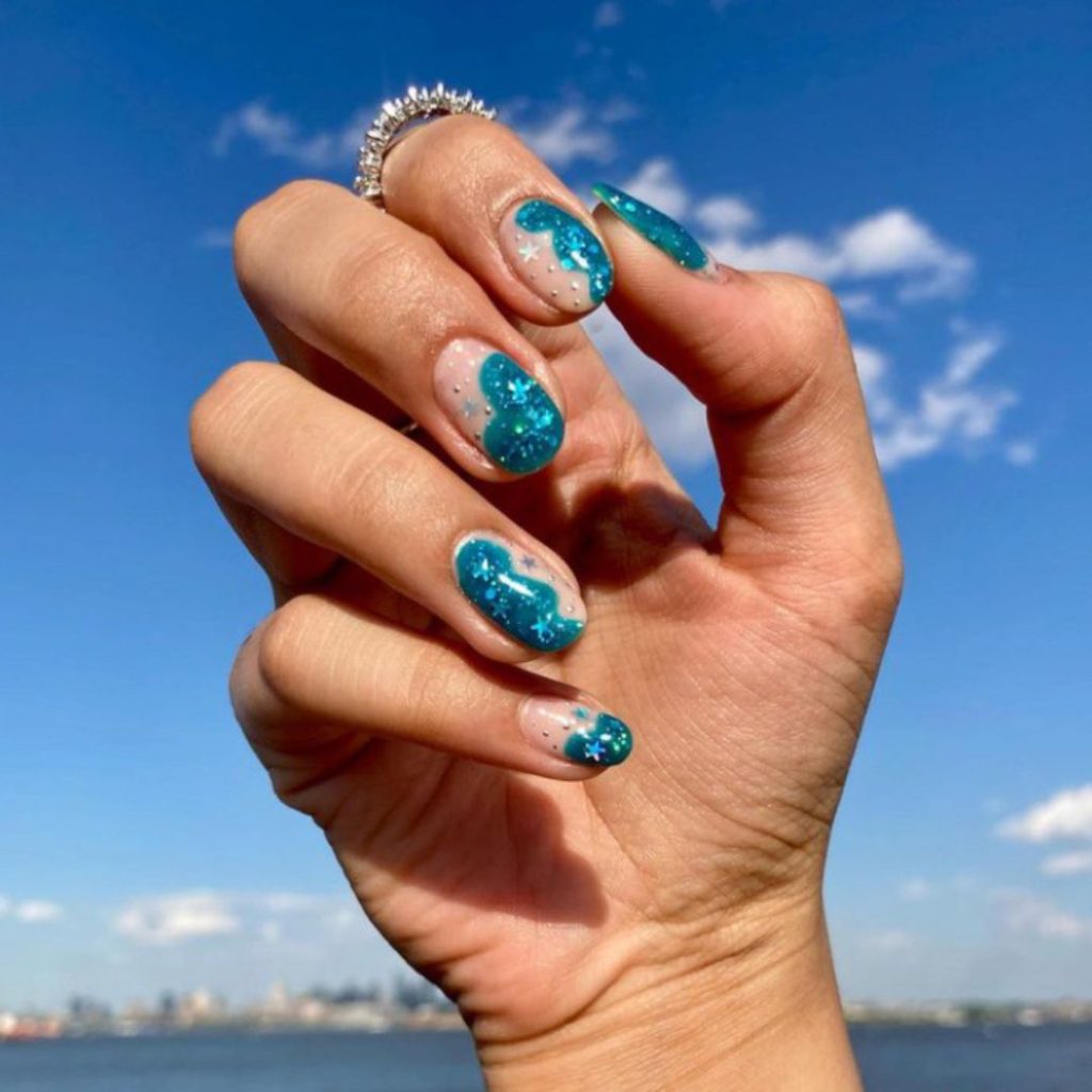 Blue waves - beach vacation nails