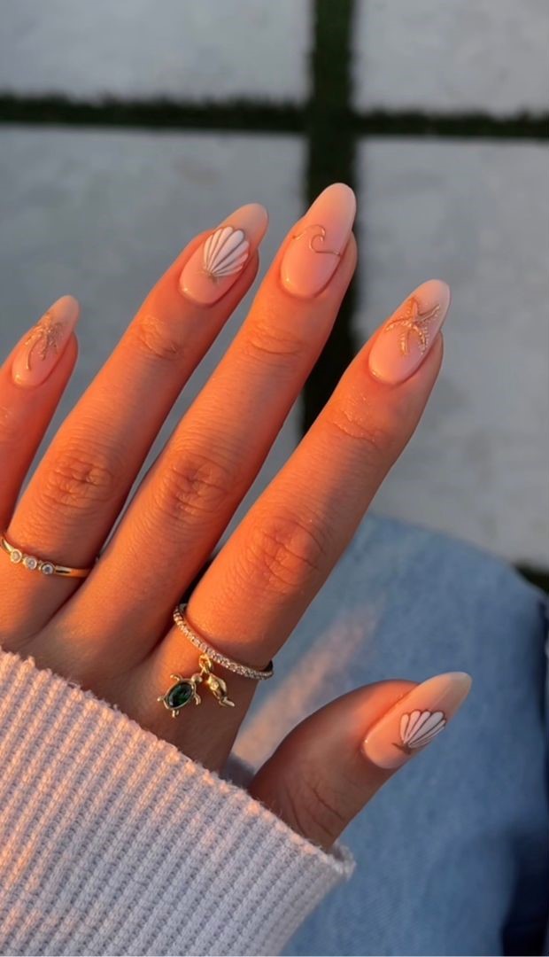 minimal beach vacation nails