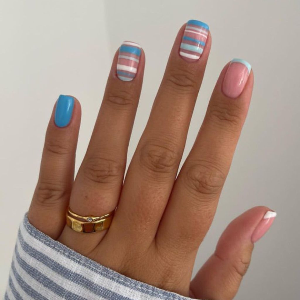 Blue streaks - beach vacation nails