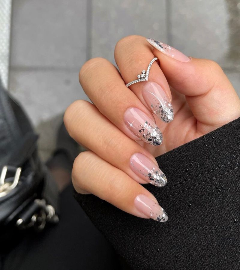 31 Sparkling New Year's Nails Ideas To Ring in 2023