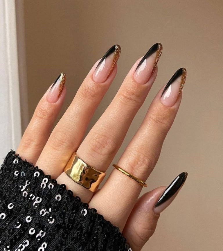 35+ Sparkling New Year's Eve Nails That'll Glam You Up