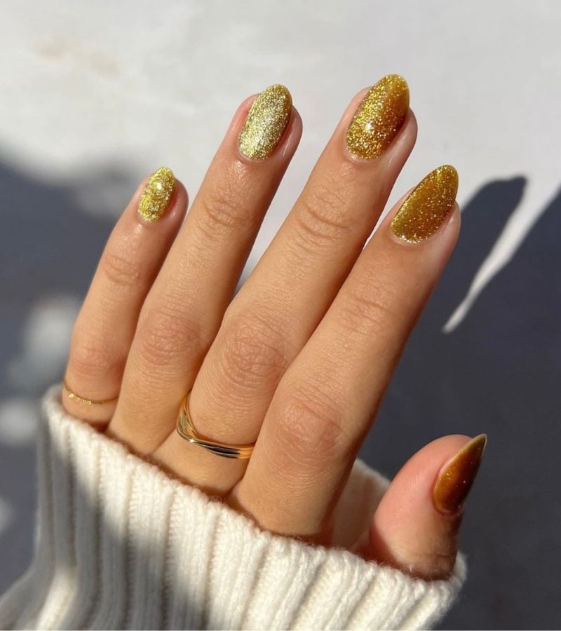 Golden sparkly nails