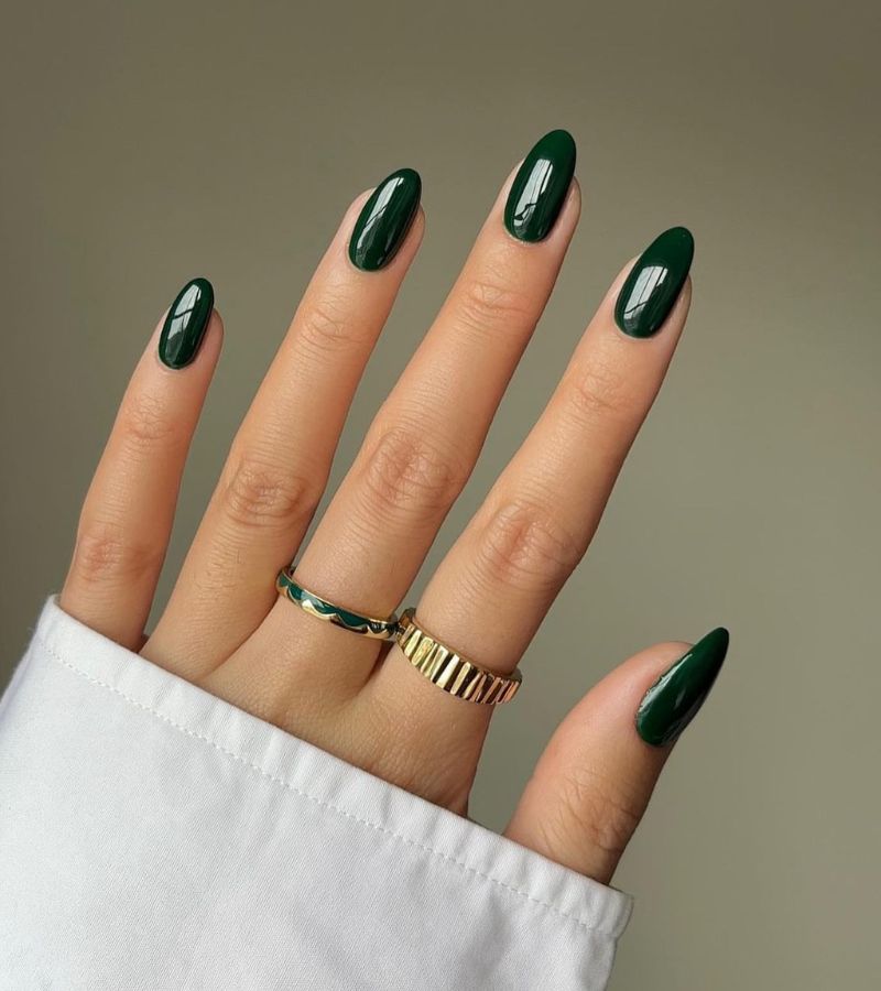 Dark Green Nails 