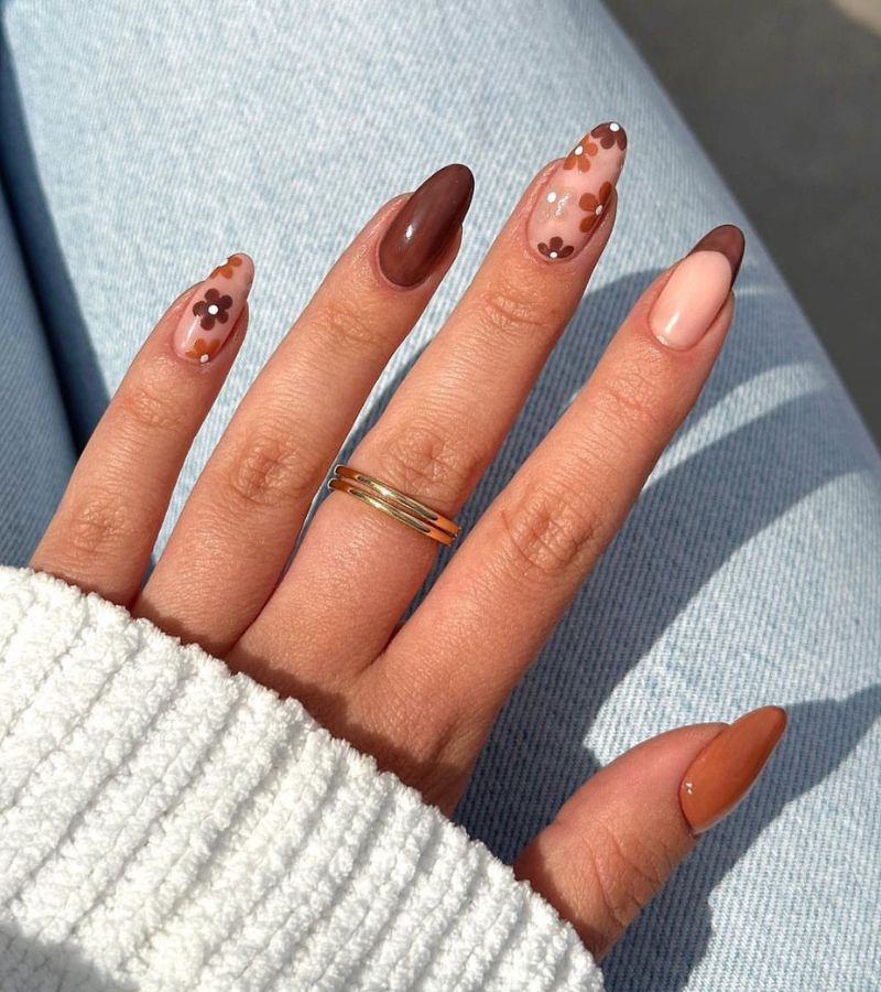 Brown nails with florals