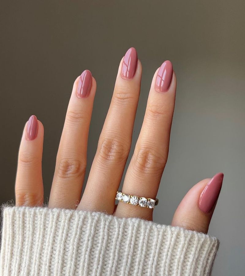 uñas rosadas polvorientas - uñas cortas de otoño 