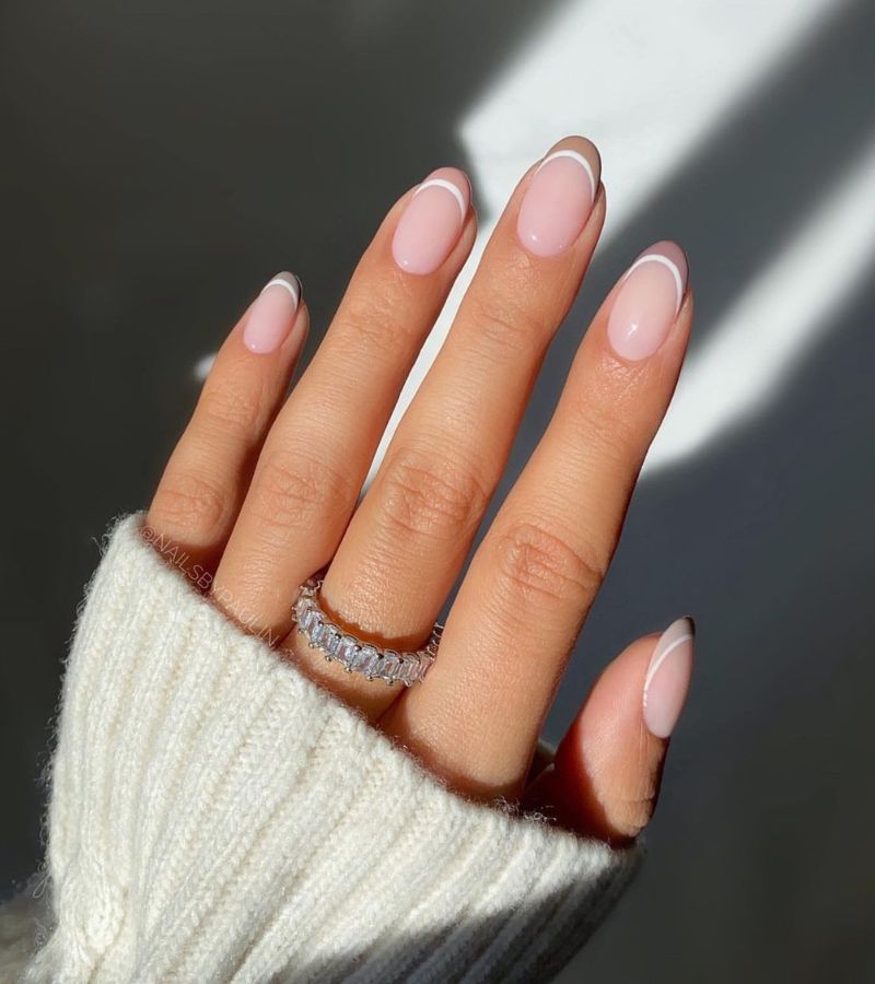 creamy beige french tips with white underlines