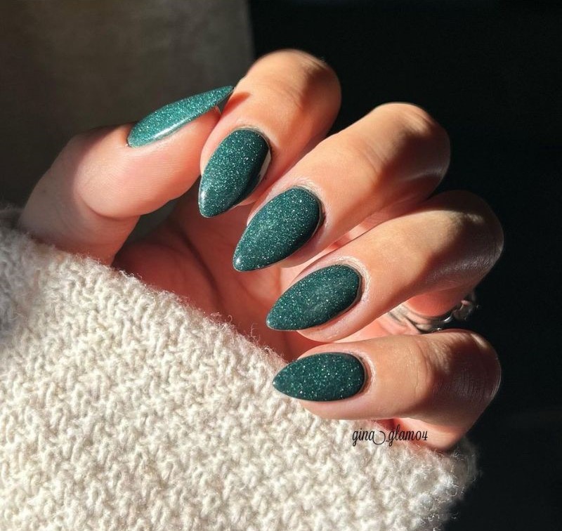 Sparkly Dark Green Nails 