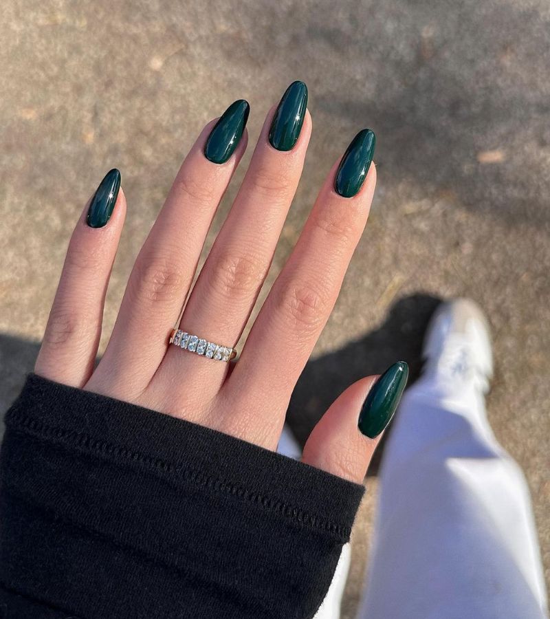 Dark Green Nails 