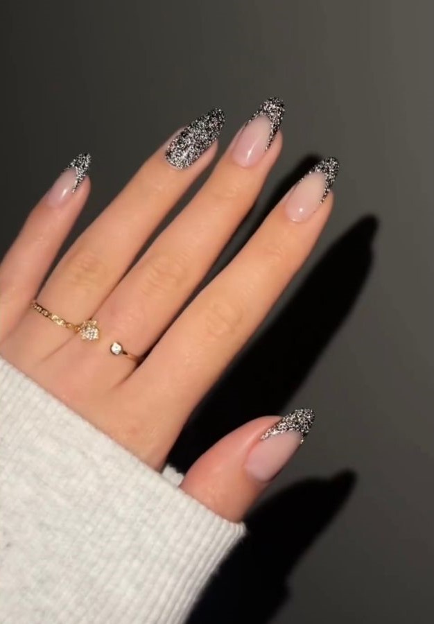 Dark Grey Glitter Nail Designs 