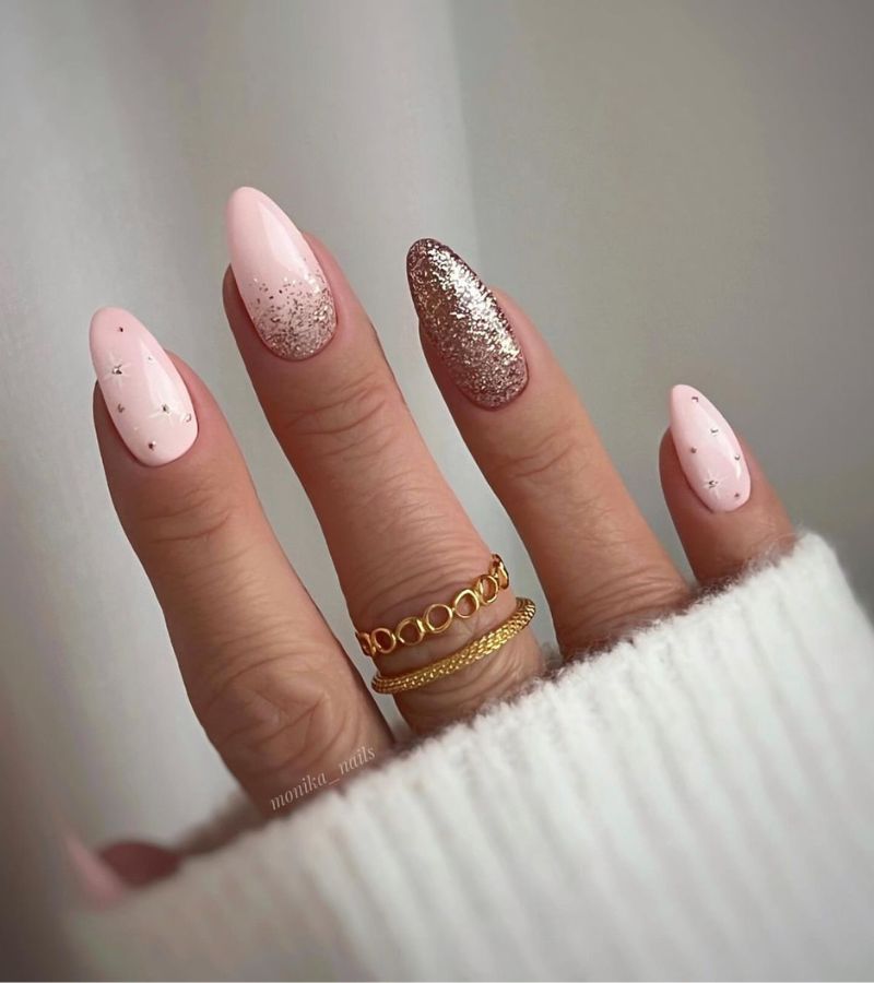 Golden Glittery Nails 