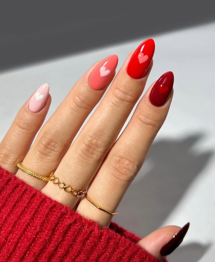 red gradient heart nails 