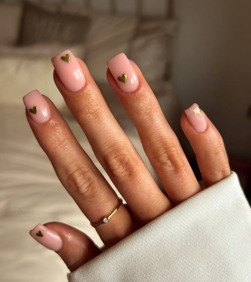 gold heart nails 