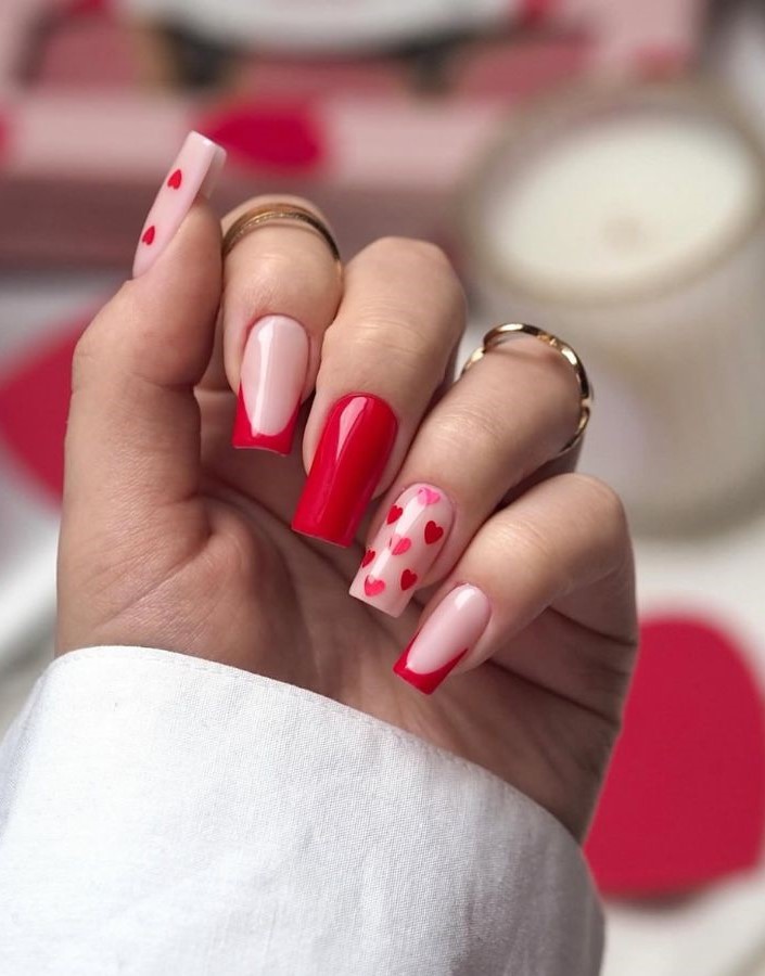 red outline heart nails 