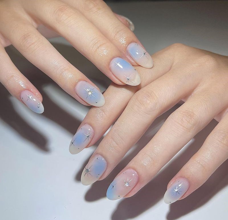 baby blue chrome nails