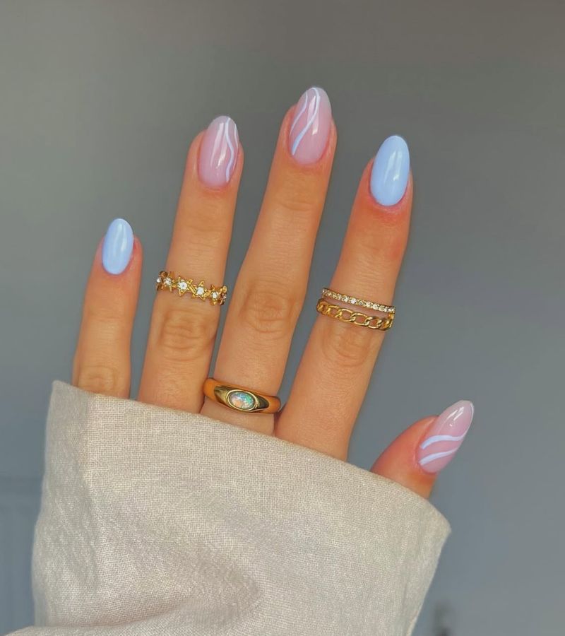 baby blue nails slits