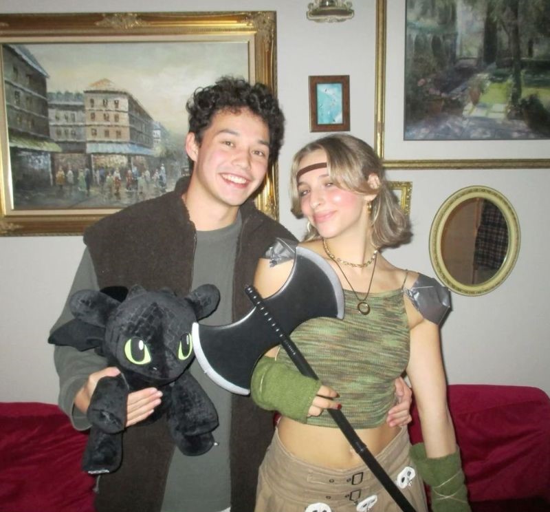 trendy couples Halloween costumes - hiccup and astrid