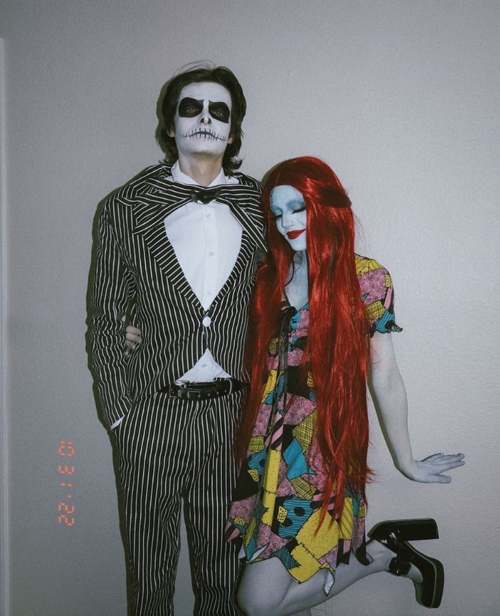 joker and the harley quinn - matching couple costume ideas
