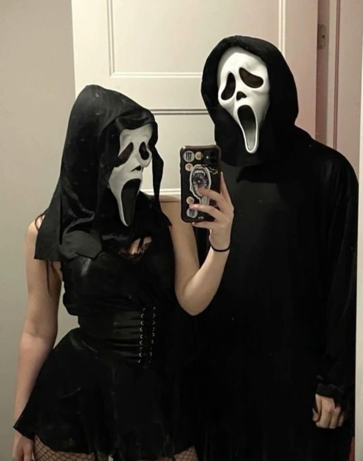 couple Halloween looks - ghostface couple
