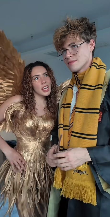Halloween outfits for couples - harry potter and the golden snitch