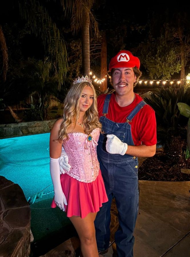 Mario & Princess Peach Couples Halloween Costume