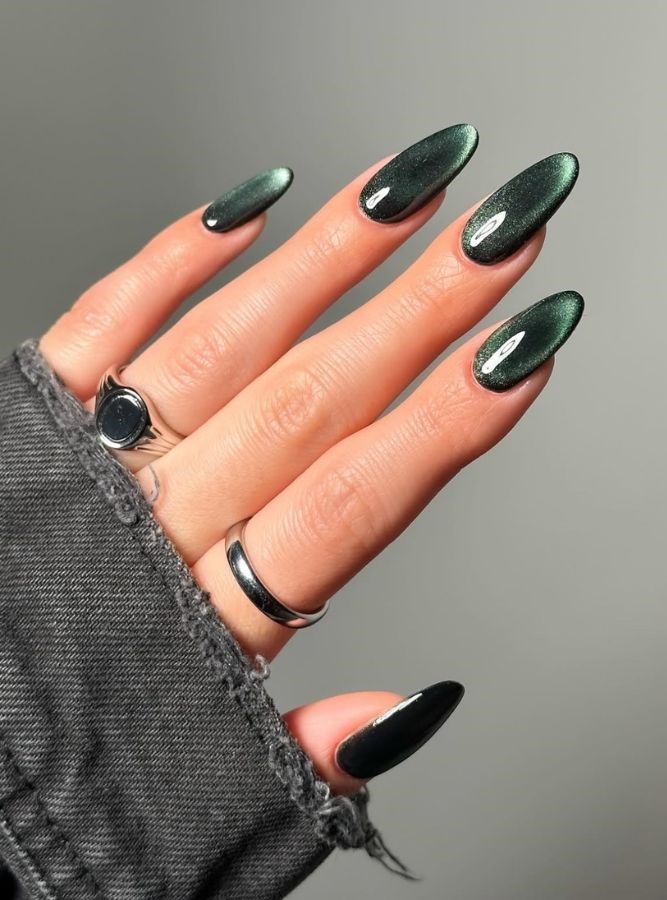 dark green velvet nails