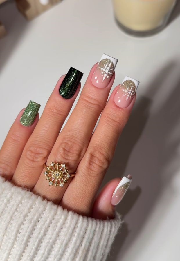 sparkly green christmas nails