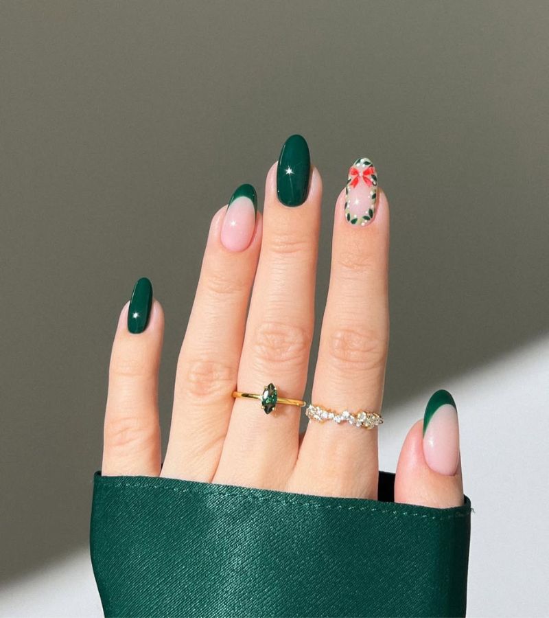 green christmas wreath nails