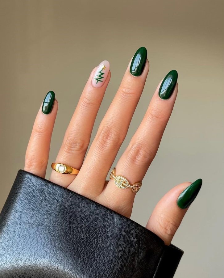 dark green tree nails