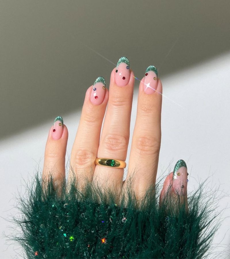 glittery green christmas nails tips