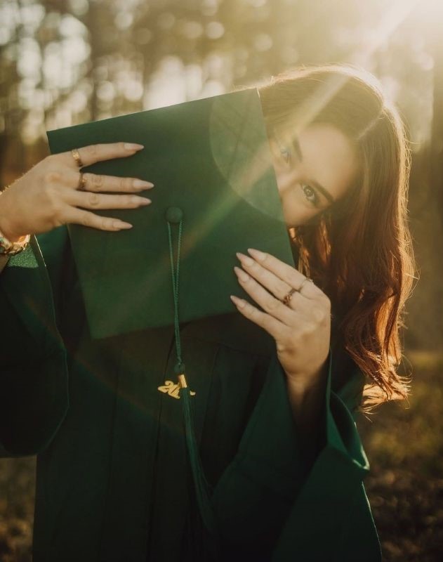 peak from behind the cap graduation photoshoot ideas
