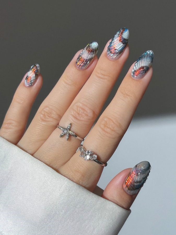 seashell ocean nails