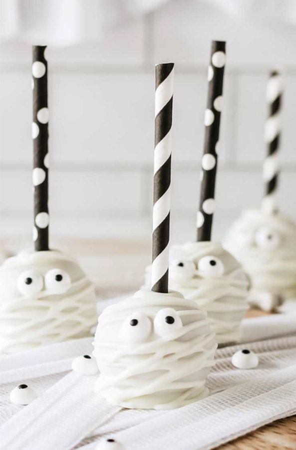 Mummy Halloween Cake Pops