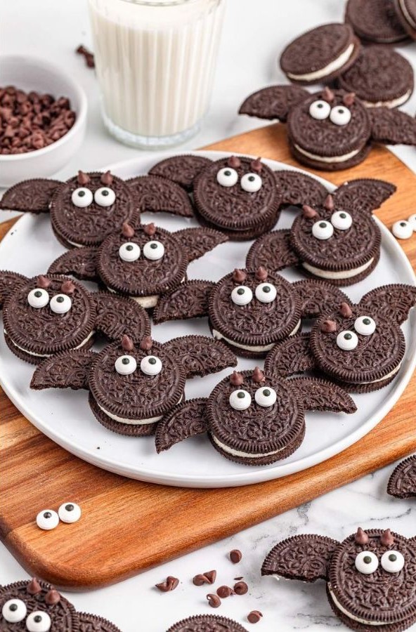 halloween desserts Oreo Bat Cookies