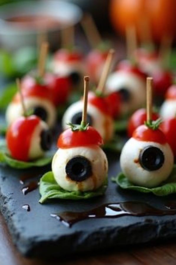  Caprese Eyeball Bites halloween finger foods